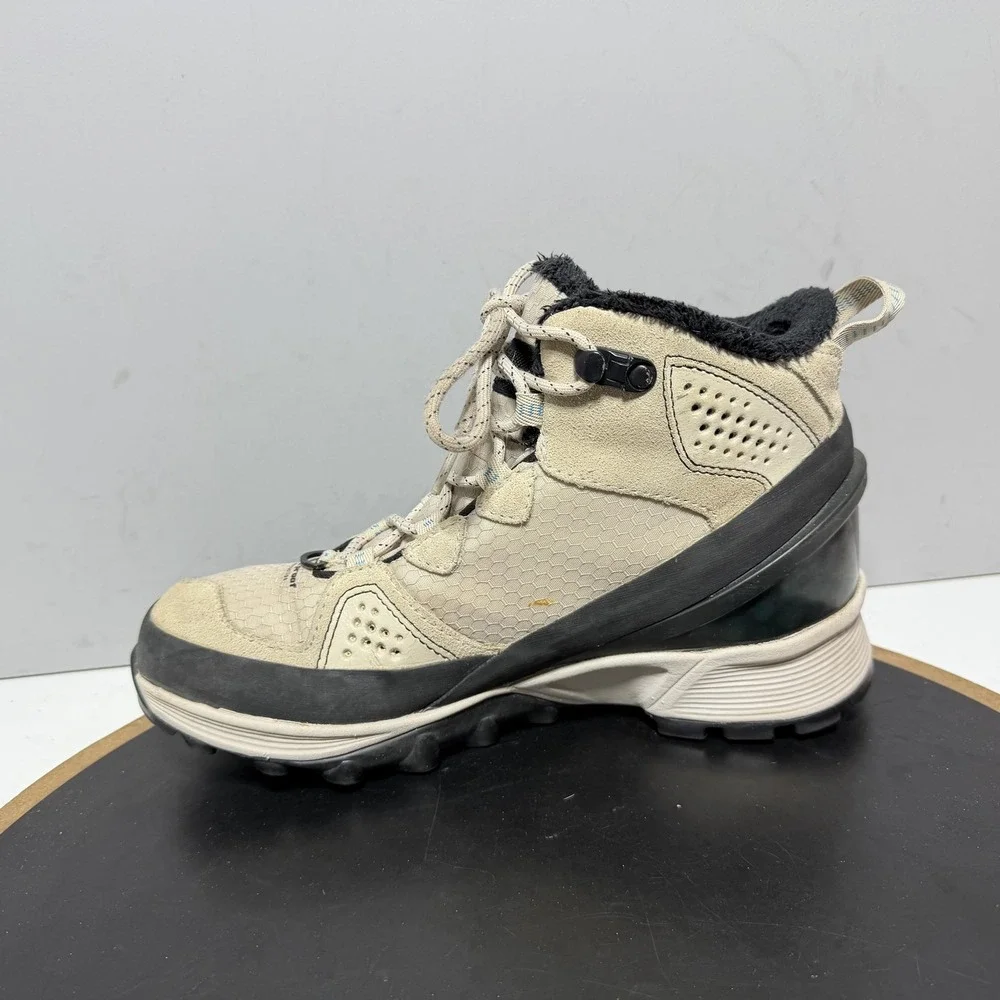 New Balance Boots Womens Size 7.5B Beige Suede Primaloft Vibram Winter Hiking